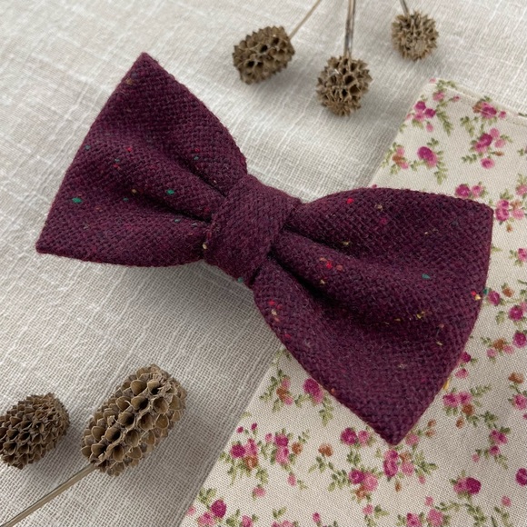 Men’s Burgundy Donegal Tweed Bow Tie & Rustic Floral Pocket Square Set - Picture 2 of 6
